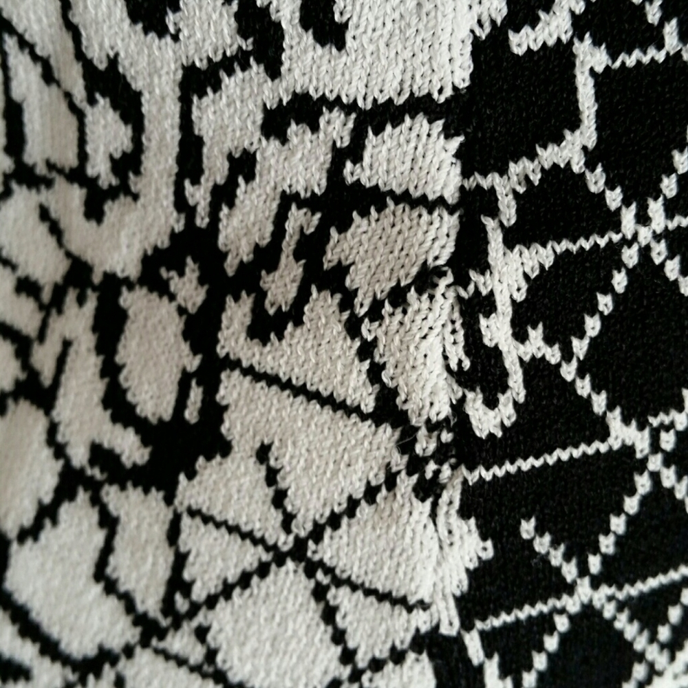 Banana Republic knit skirt - Picture 3 of 4